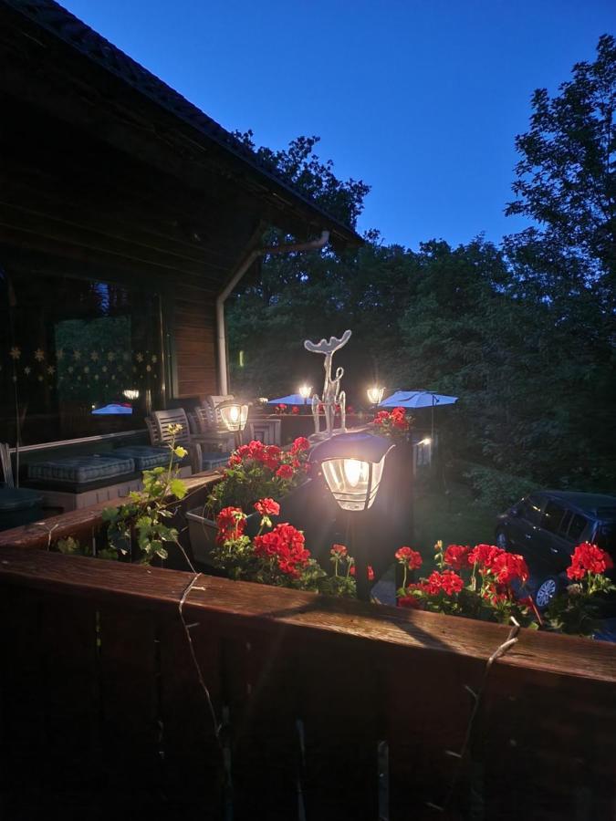 Le Chalet Du Cerf - Chambre D'Hote Somme-Leuze Extérieur photo