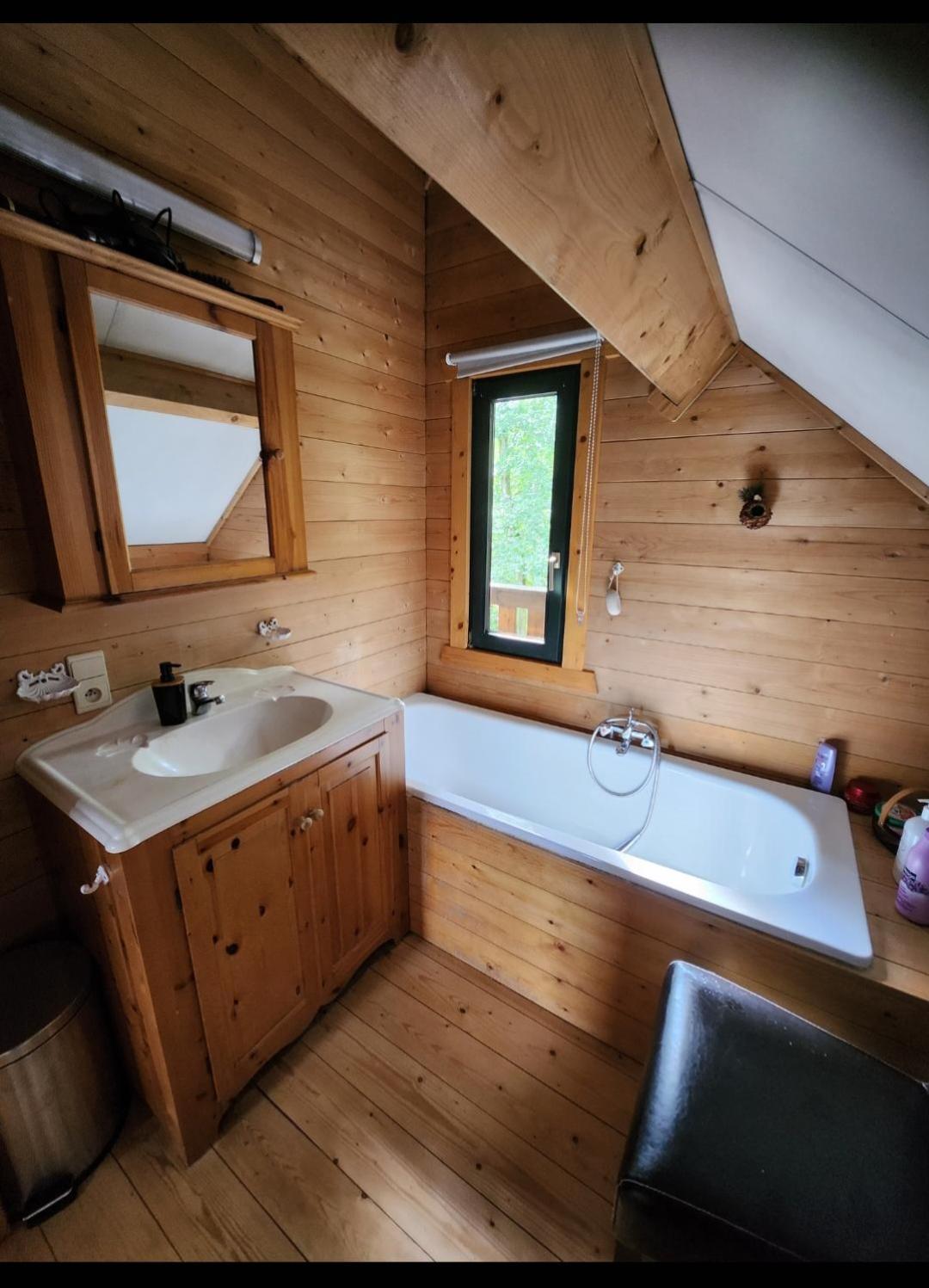 Le Chalet Du Cerf - Chambre D'Hote Somme-Leuze Extérieur photo